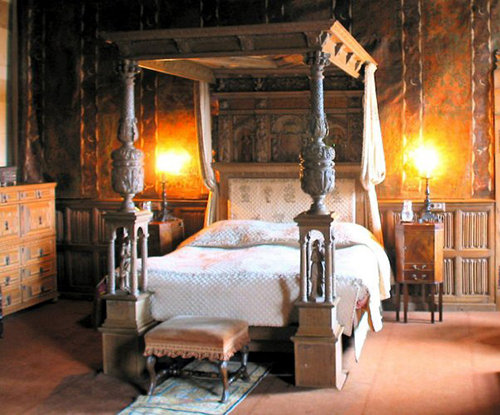 Image of 400 year old bed