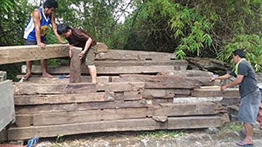 Picture of recycled timber being unloaded at Jarrah Works Fine Furniture